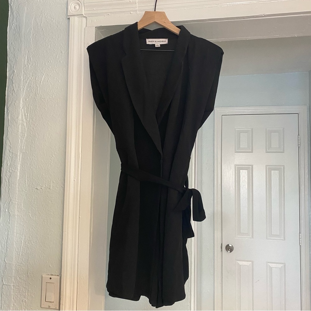 Emma & Michele Black Sleeveless romper tie waist size large shoulder padding